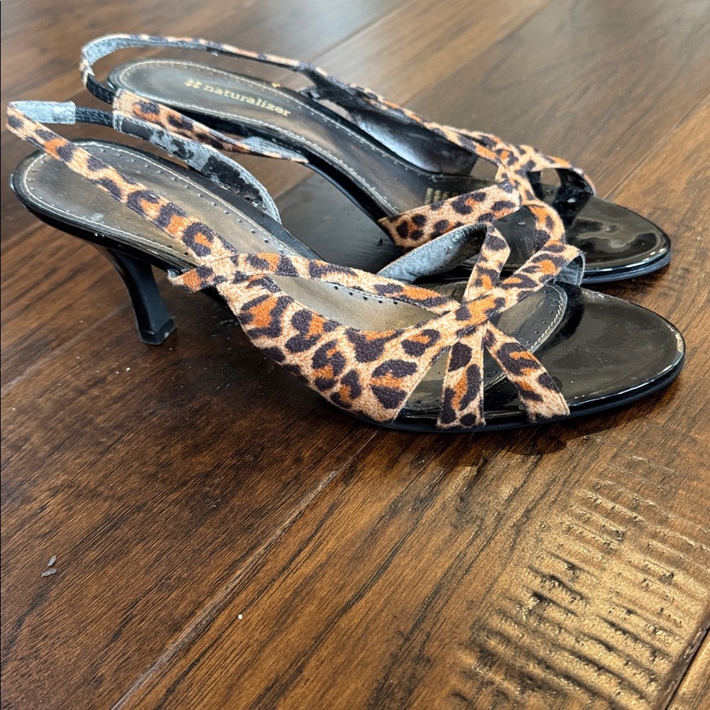 Naturalizer Prissy Strappy Leopard Print open toe Comfortable Heels sz 9.5